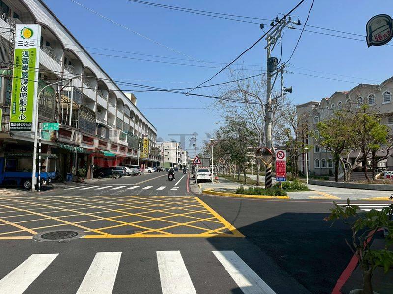 信義一街角窗透天,台南市佳里區信義一街