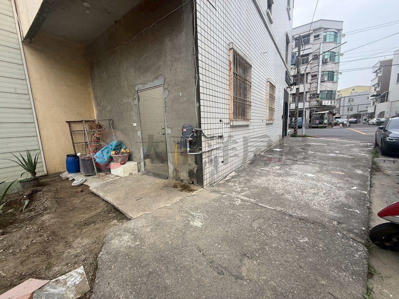 佳里佳北路角窗透天+大空地(有後花園),台南市佳里區佳北路