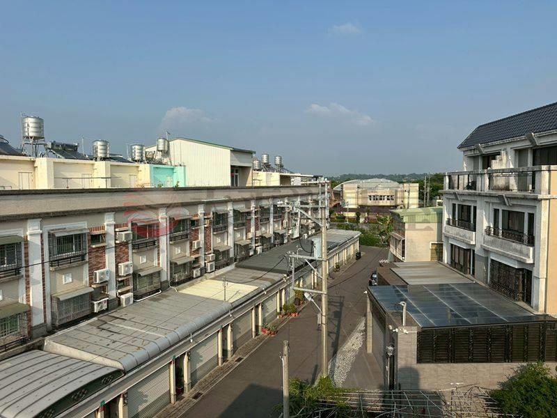 歸仁買透天送25坪建地,台南市歸仁區和順路一段